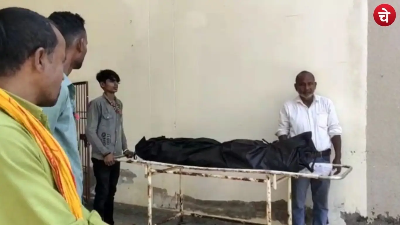 Youth dies in collision between auto-rickshaw and motorcycle